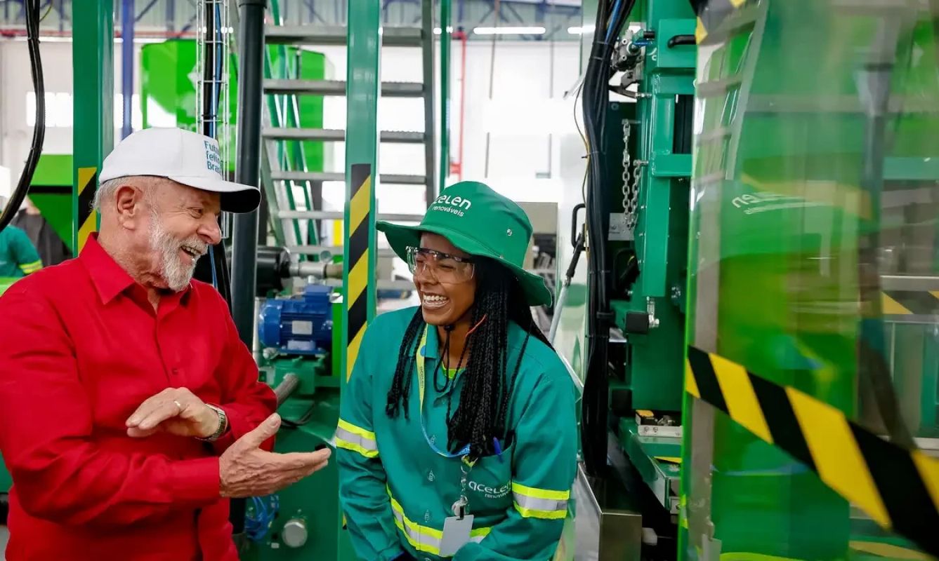 Lula inaugura centro de biocombustíveis em MG e destaca papel da macaúba