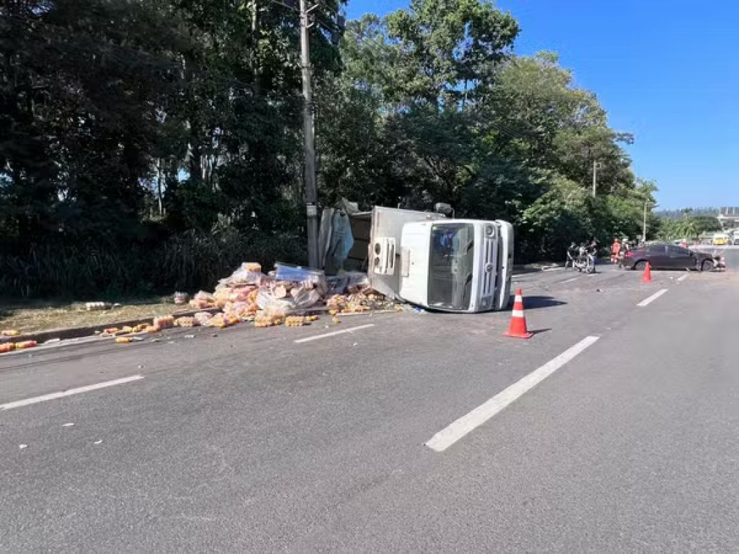 Acidente entre quatro veículos interdita BR-381 em Ipatinga