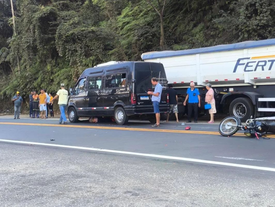 Motociclista fica ferido em colisão com van na BR-381 em Nova Era