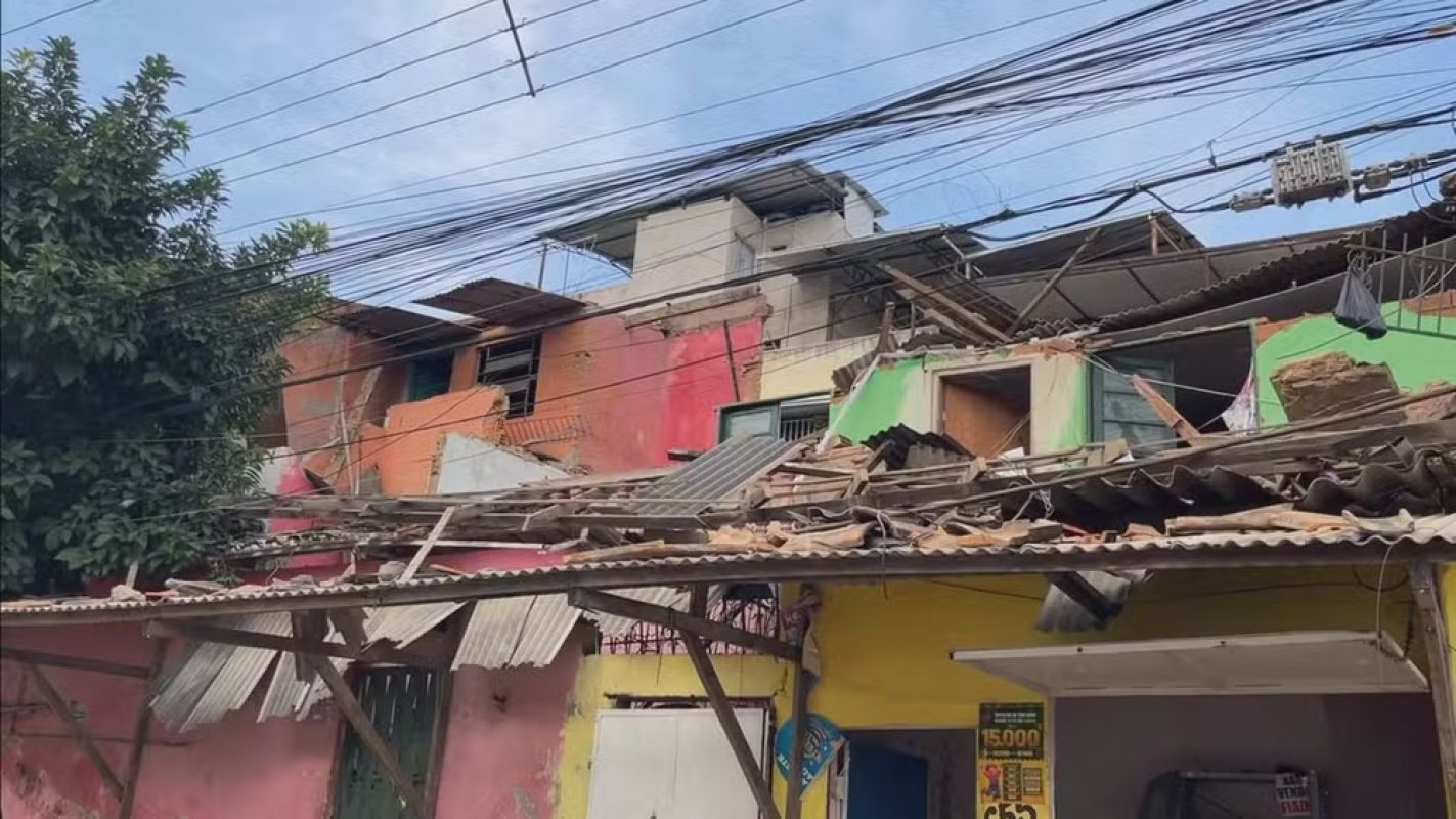 Mãe e três filhos escapam após casa desabar em Governador Valadares