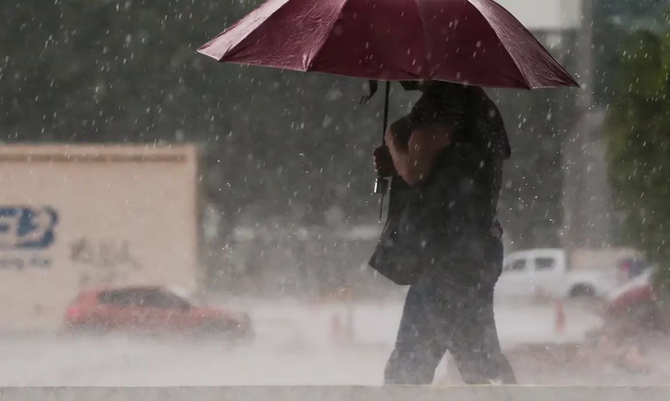 Inmet emite alerta de perigo para chuvas intensas e ventania em 212 cidades de Minas Gerais