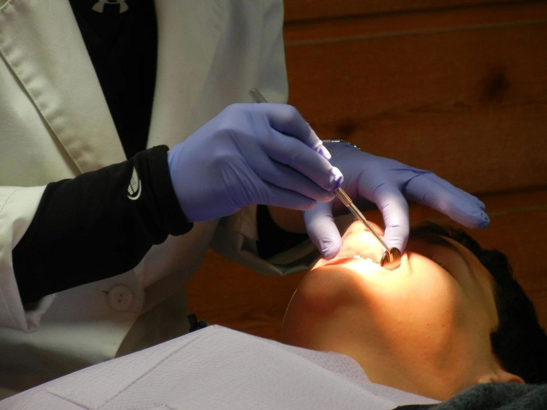 Morte de jovem após extração dentária leva à condenação de clínica e profissional em Minas