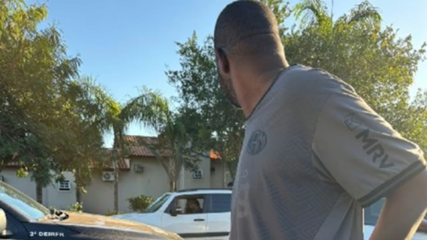 Homem investigado por golpes milionários é preso em Búzios após mandado de MG