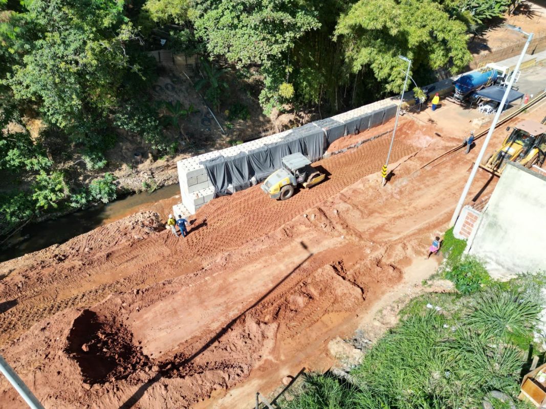  Reconstrução da Avenida Maanaim avança em Ipatinga