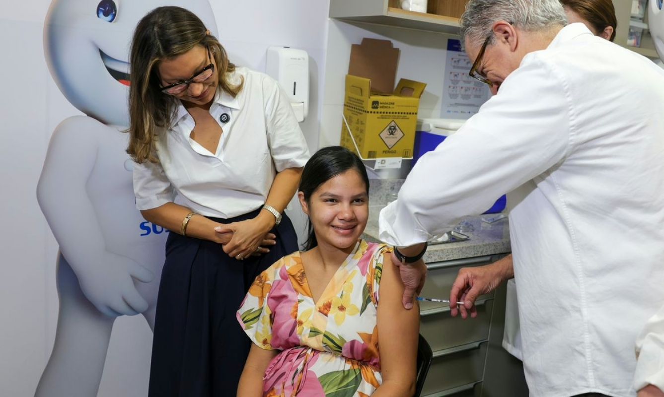 Vacinação de gestantes contra VSR chega a 1 milhão e internações por SRAG caem 52% em crianças