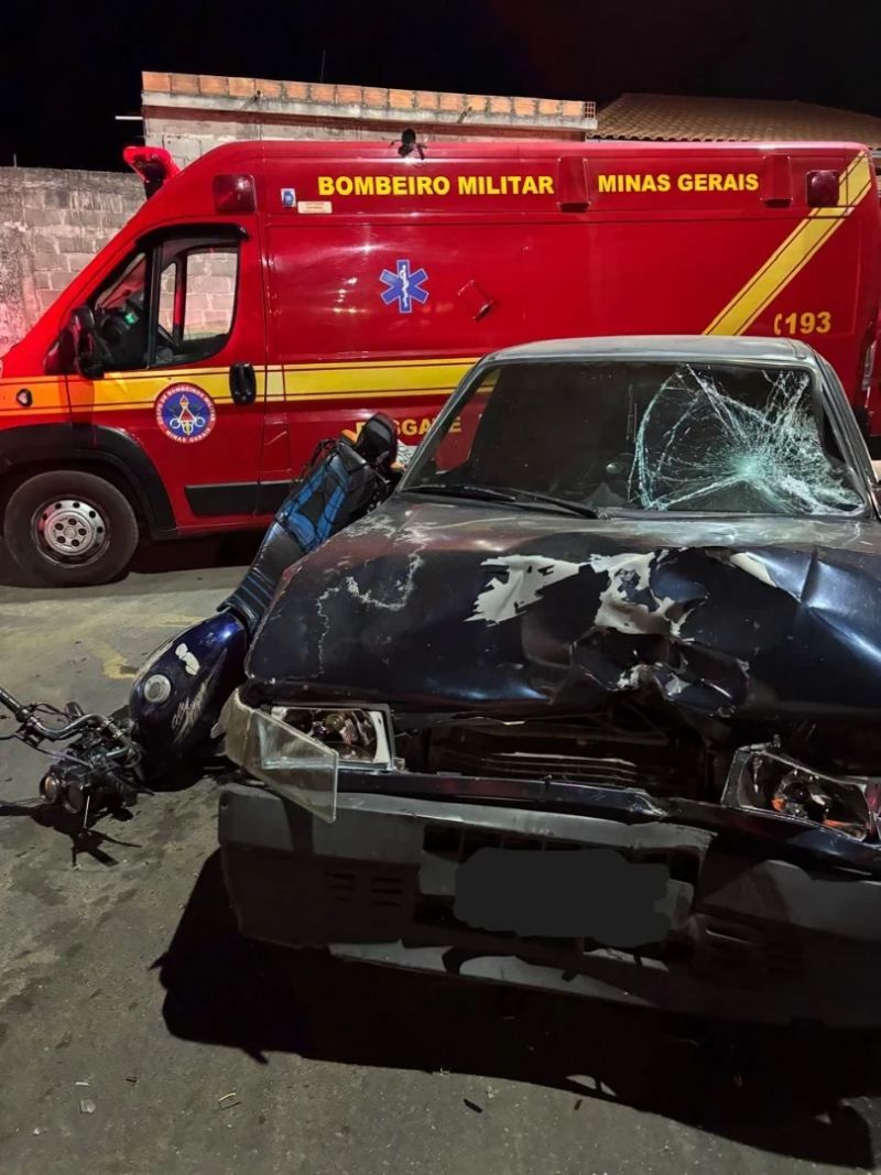 Colisão entre carro e moto deixa homem ferido em João Monlevade