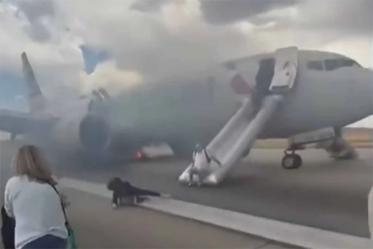 Avião é evacuado após incêndio e falha em trem de pouso nos EUA