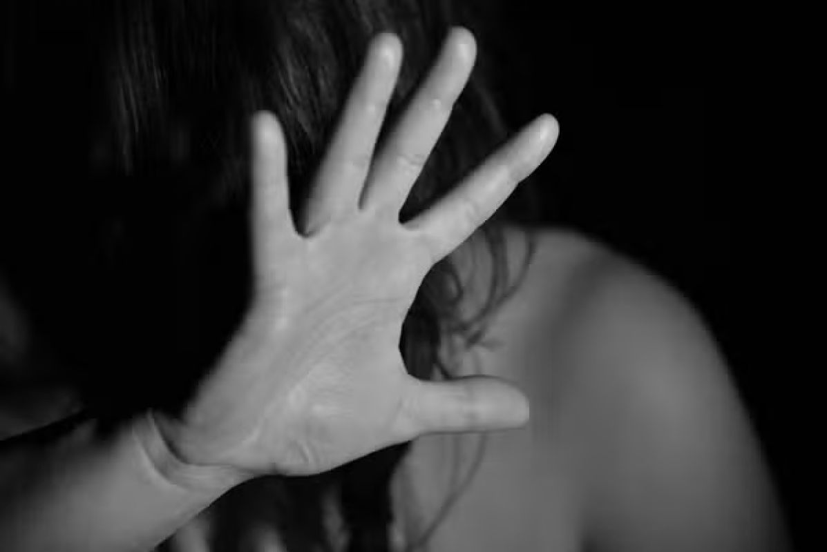 Homem é denunciado por sequestro, tráfico de drogas e violência doméstica em Caratinga