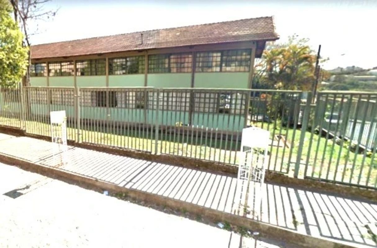  Aluna de 11 anos agride professora com garrafada no rosto em escola de Minas