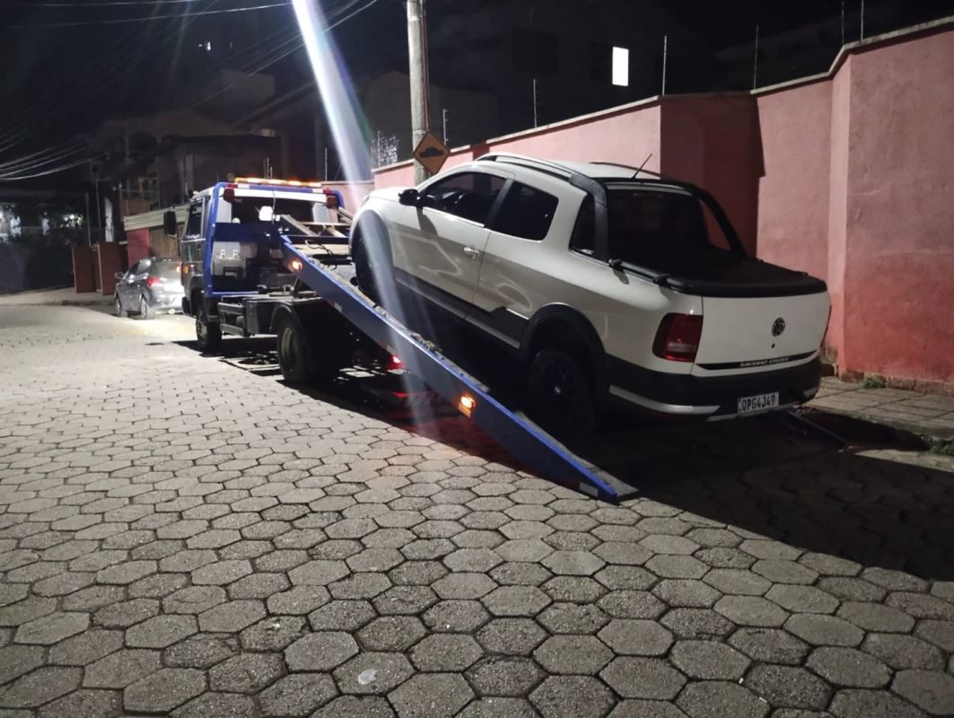 Suspeito é preso com veículo clonado após denúncia em Bela Vista de Minas