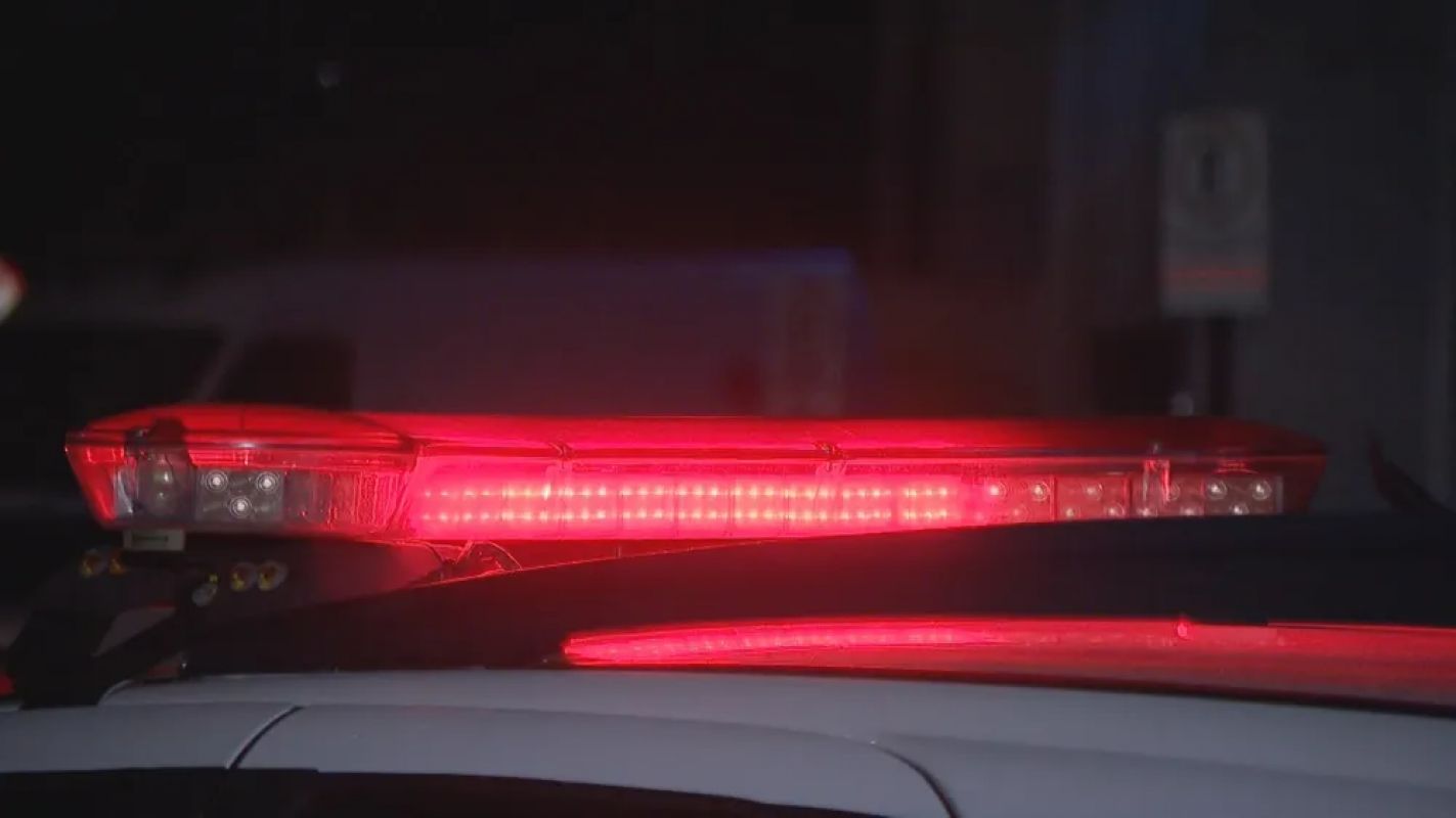 Após se irritar com visita das cunhadas e sogra, homem persegue companheira com um facão em Governador Valadares