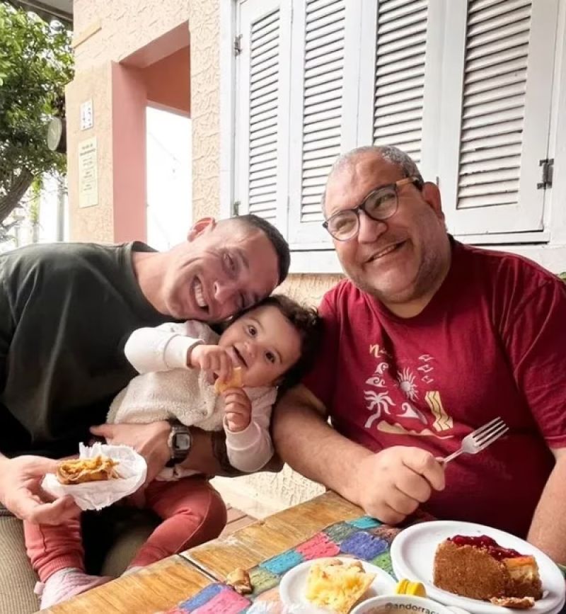 Casal homoafetivo de SC conquista na Justiça direito a salário-maternidade para filha