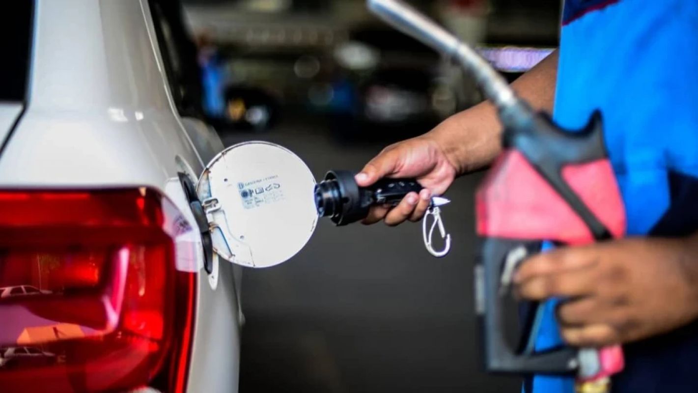 Diesel tem nova queda e passa a custar R$ 3,27 para distribuidoras