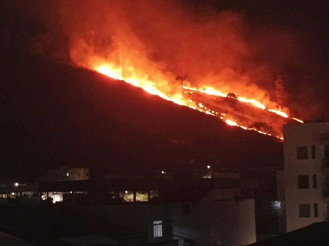 Vídeo: incêndio atinge área de proteção da Aperam em Timóteo