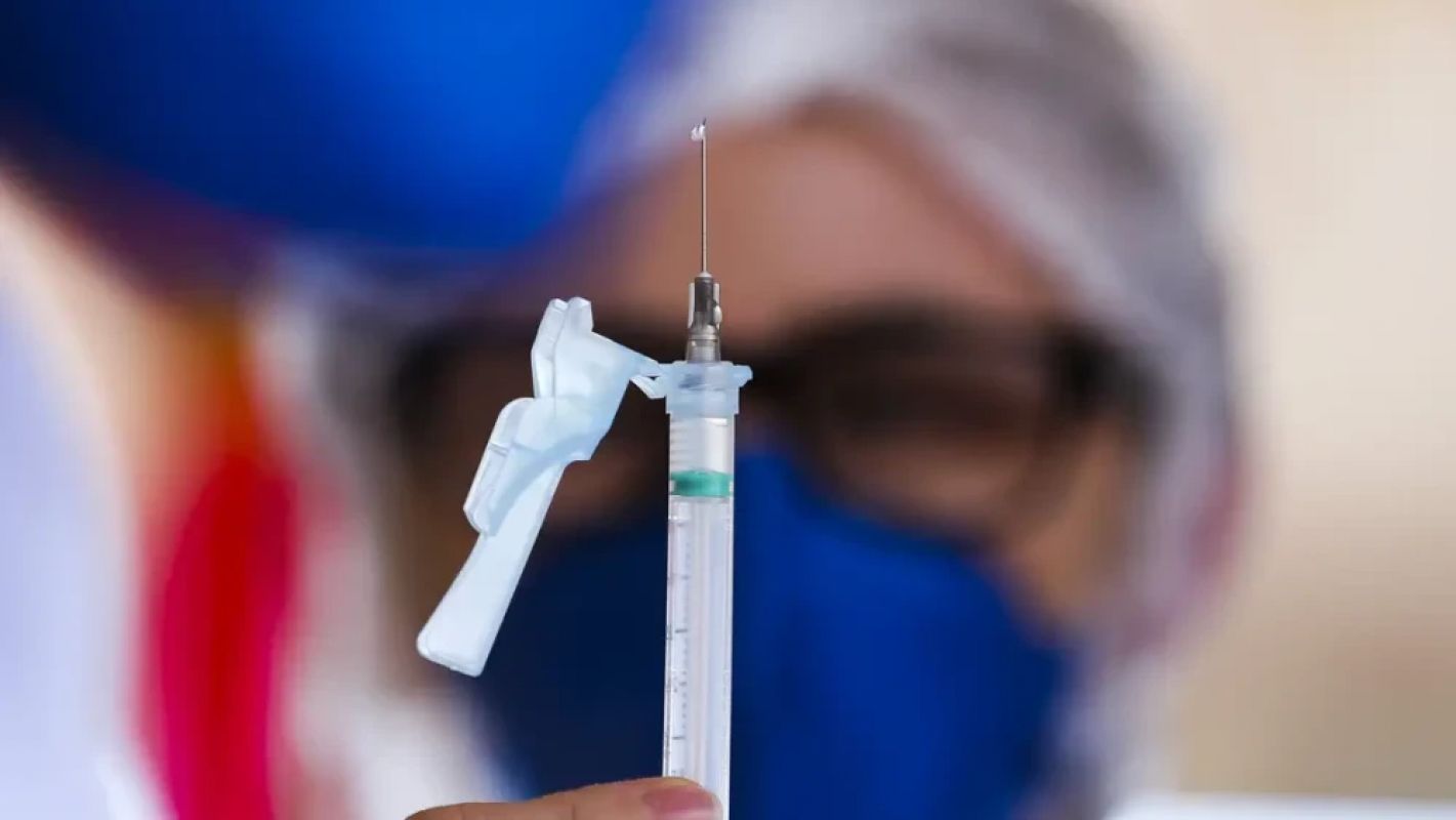 Estudante de Medicina descobre erro bizarro no SUS ao tentar se vacinar