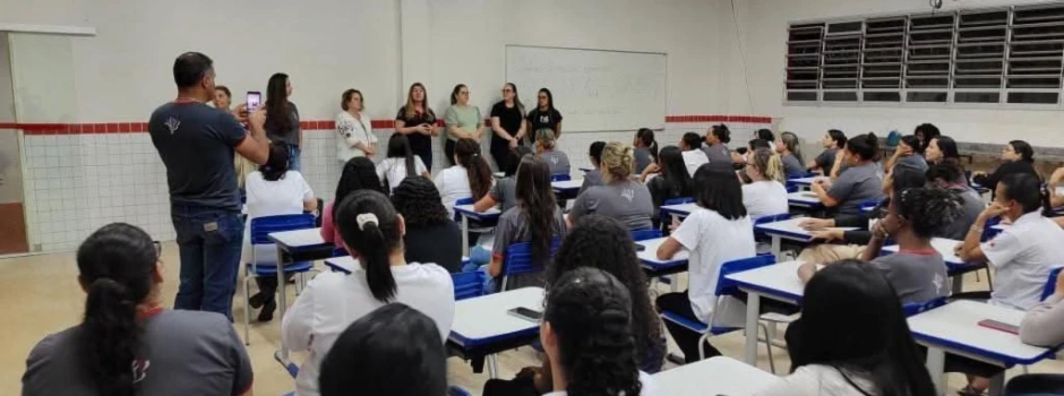 Mais de 50 cursos técnicos gratuitos estão com inscrições abertas para estudantes e egressos da rede estadual em Minas