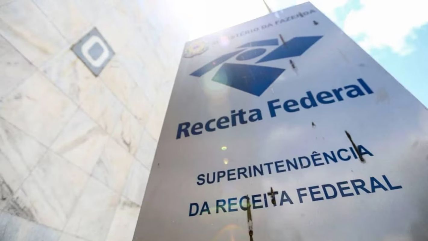 Transferências fiscais para o exterior batem recorde e passam de 21 mil brasileiros em 2025