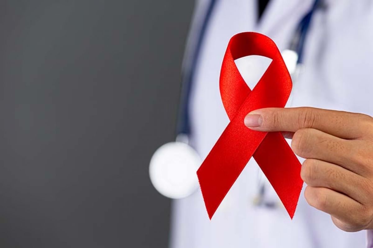 Dezembro Vermelho reforça prevenção e direitos de pessoas com HIV e outras ISTs no Brasil