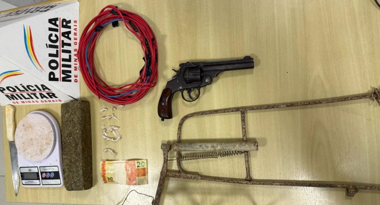  Ação policial em Ipatinga termina com cinco detidos e apreensão de drogas e armas