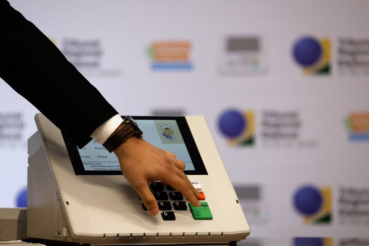  Pré-candidaturas de PT e PL para 2026 apontam disputa indireta e alianças regionais na maioria dos estados