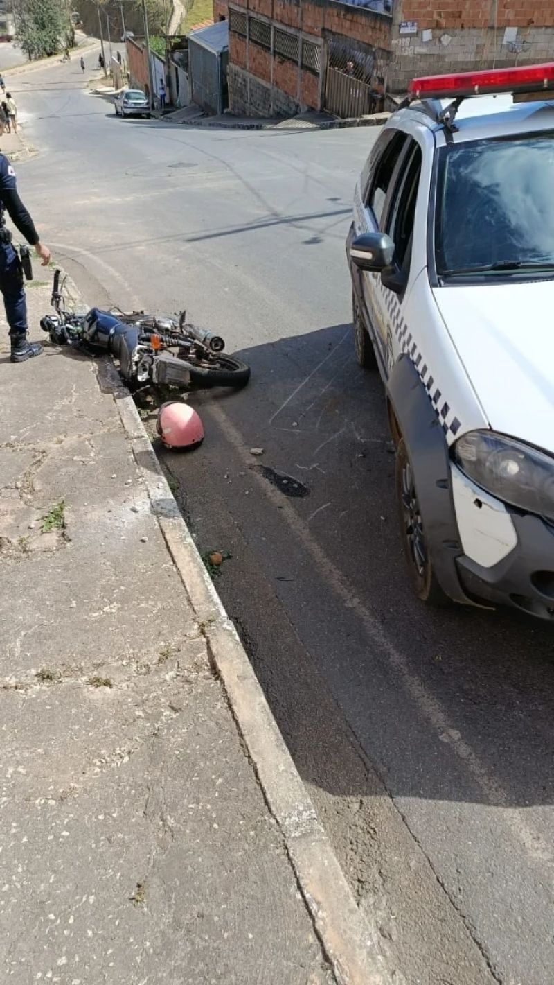Moto adulterada é abandonada após perseguição em Santa Bárbara