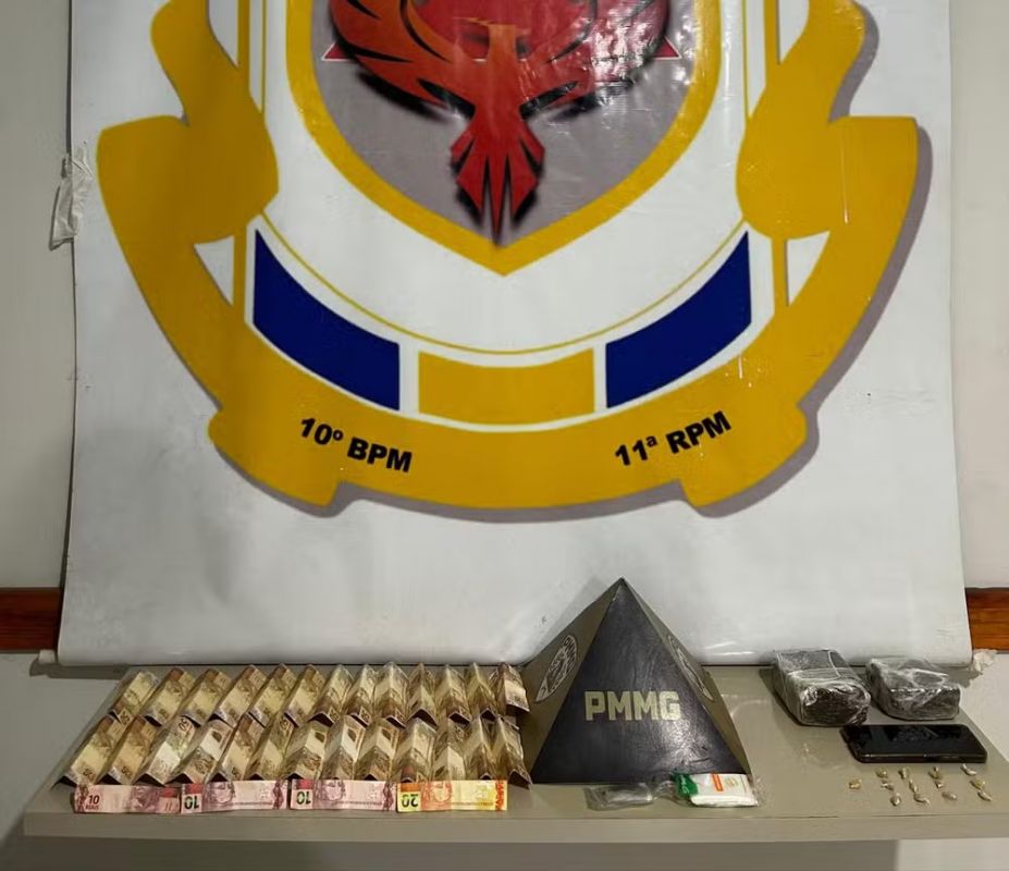 Denúncia de tráfico leva à prisão de jovem e apreensão de drogas e dinheiro em Montes Claros