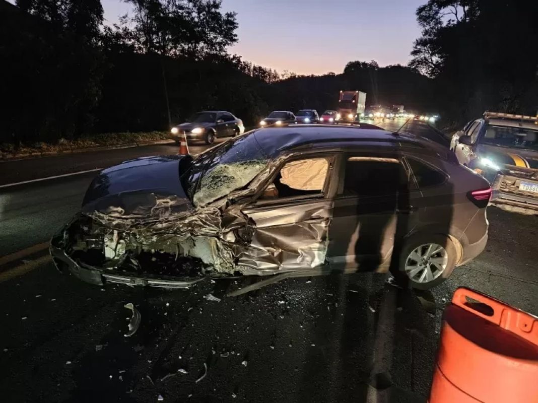 Cantor Fabiano Menotti sofre acidente de carro em Juiz de Fora, mas está bem
