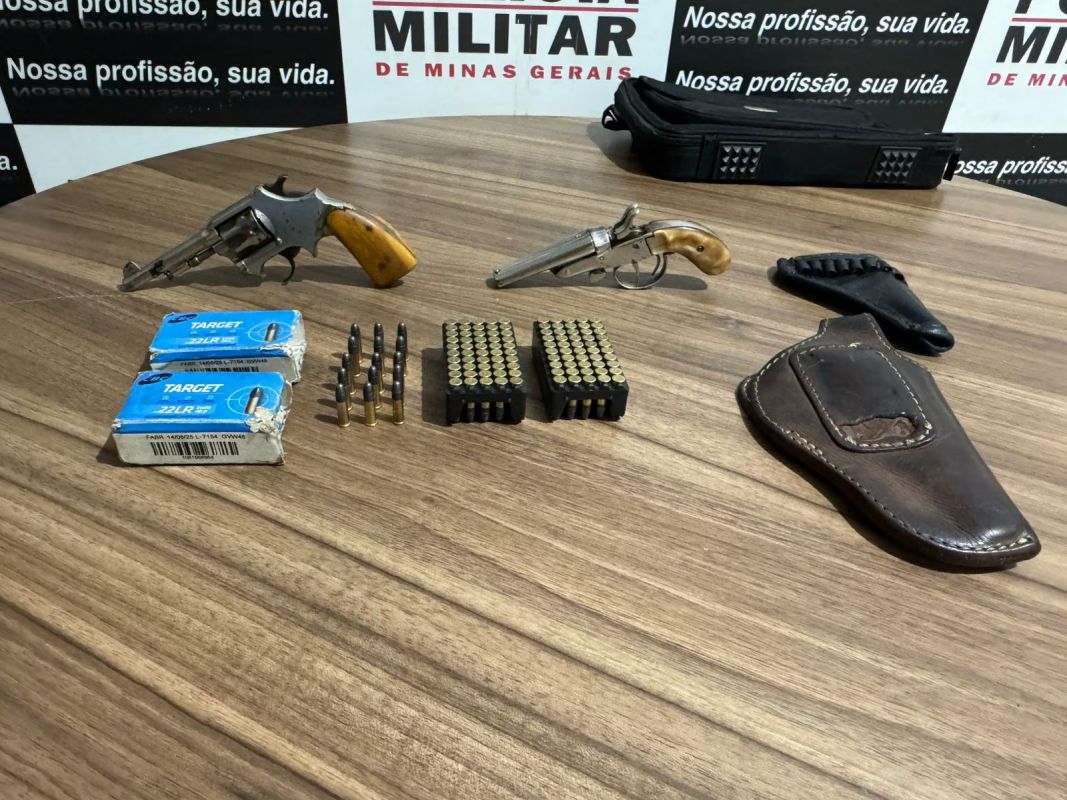 Homem é preso com duas armas e 115 munições durante blitz em Inhapim