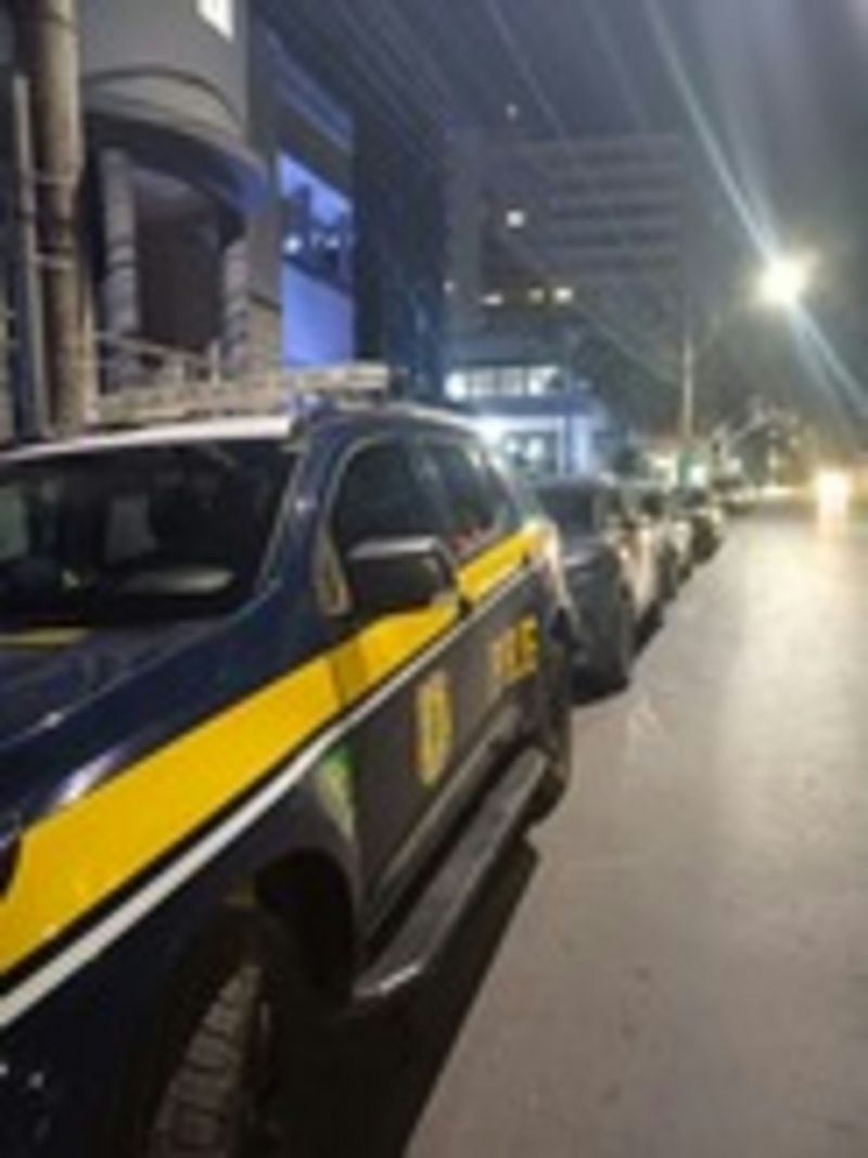 PRF escolta gestante em trabalho de parto e garante chegada à Santa Casa de Montes Claros pela BR-251