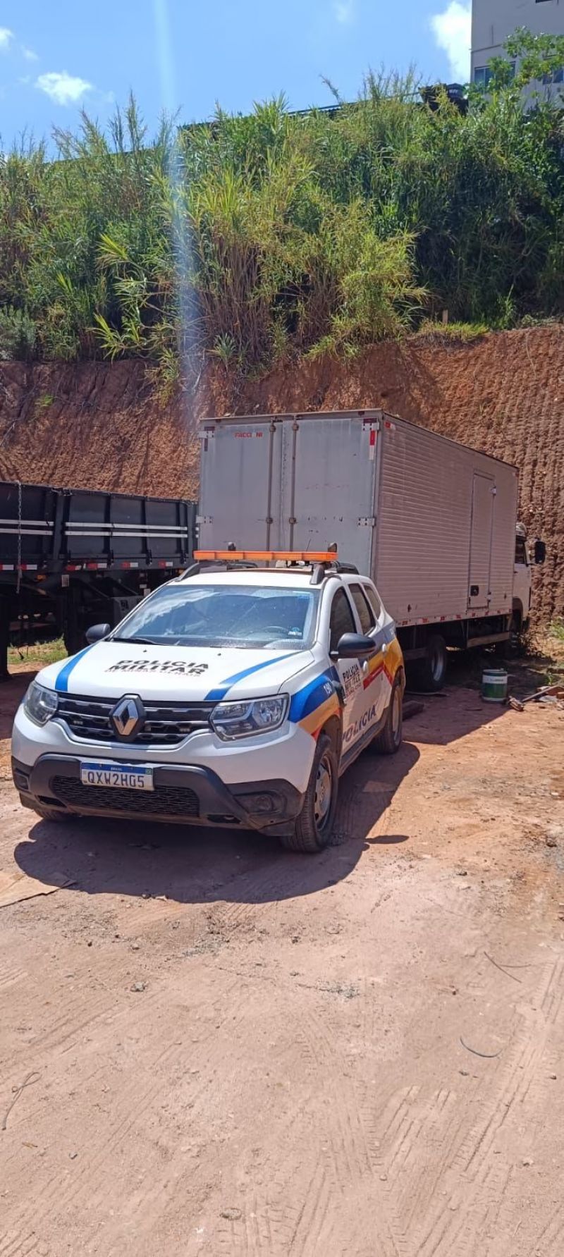 Caminhão furtado em Contagem é recuperado pela PM em Manhuaçu
