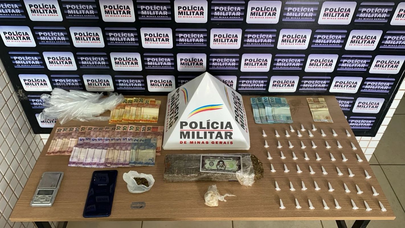 Jovem com tornozeleira eletrônica é preso por tráfico de drogas em Caratinga