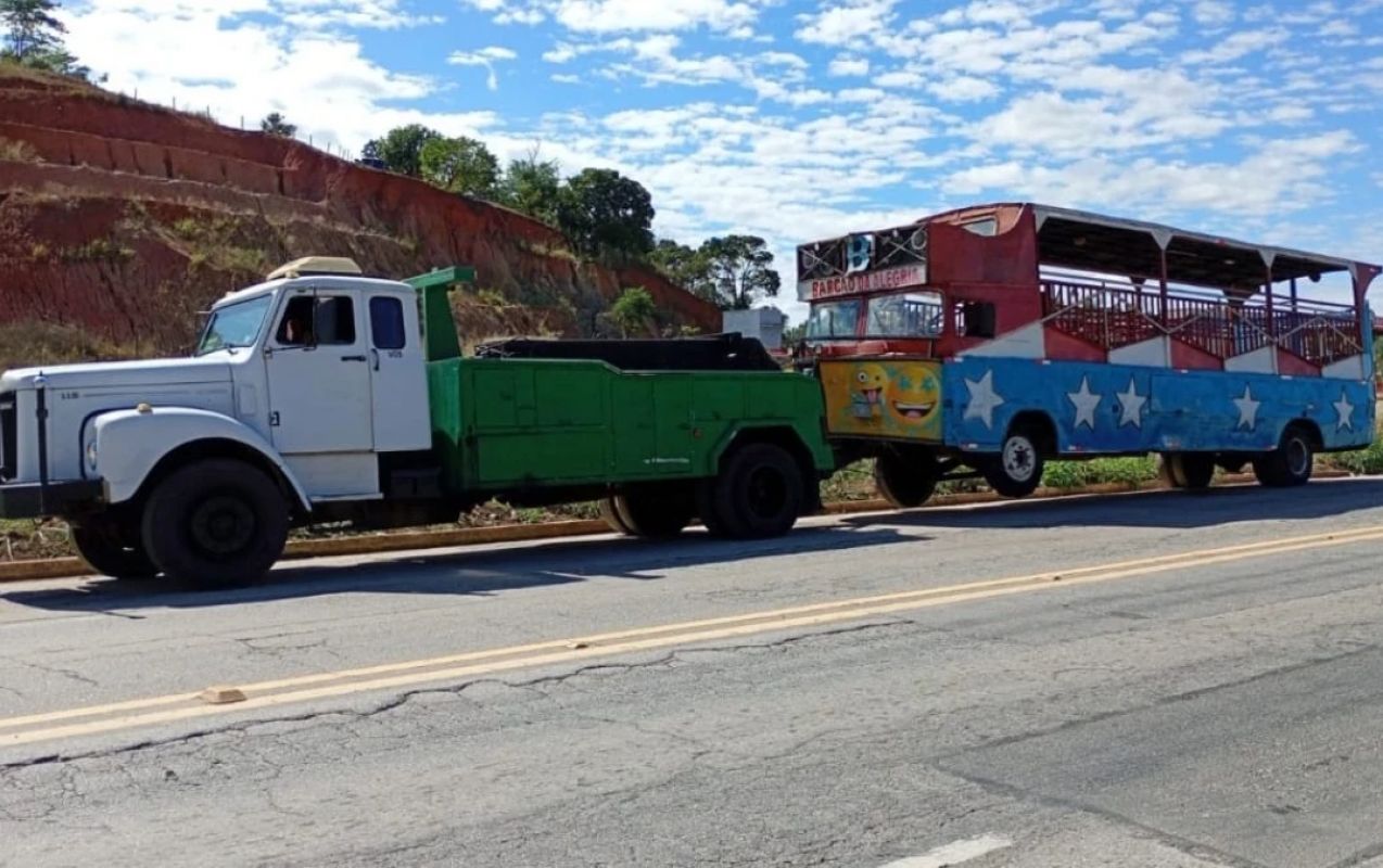 'Barcão da Alegria' é apreendido na BR-259, em Governador Valadares, por irregularidades e falta de segurança