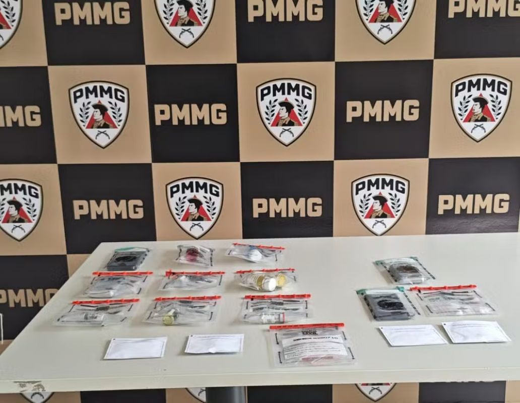  Homens são presos por tráfico após um deles enviar porções de cocaína por carro de aplicativo