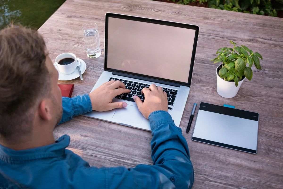 Cansaço mental constante pode ser sinal de infobesidade digital
