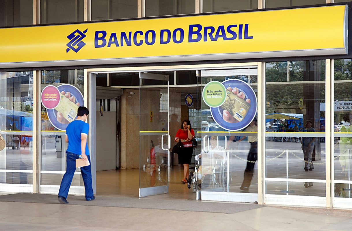 Bancos vão encerrar atendimento presencial duas horas antes dos jogos do Brasil na Copa de 2026