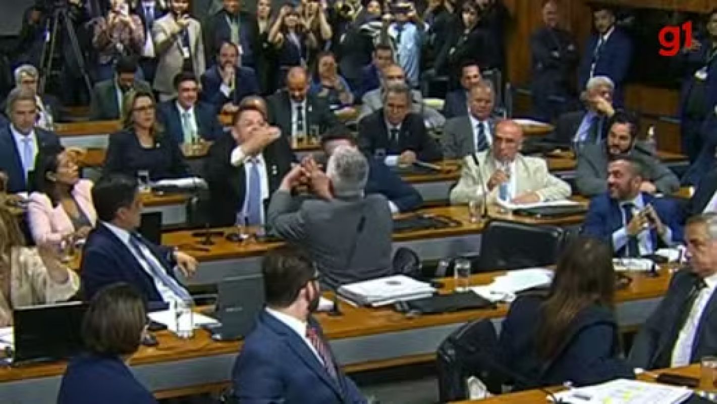  CPMI do INSS tem sessão de quase 10h, bate-boca e possibilidade de retorno do ex-ministro da Previdência Carlos Lupi