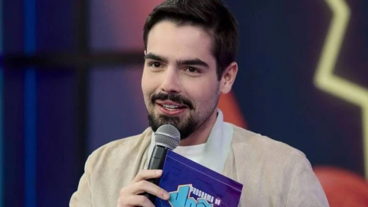 Filho de Faustão, João Silva emociona ao homenagear pai na estreia de seu programa no SBT