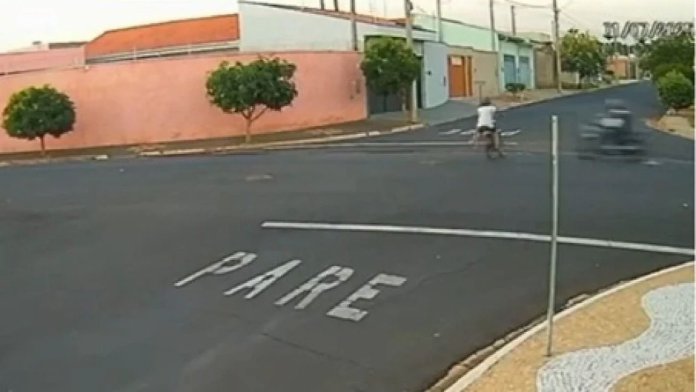 Bike motorizada com crianças se envolve em colisão e menino de 9 anos morre em SP