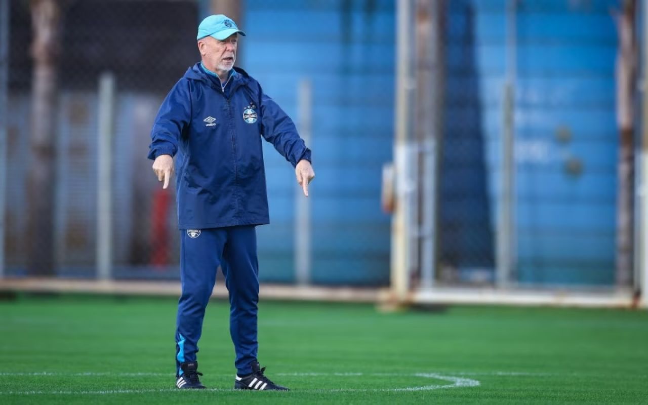 Mano Menezes anuncia saída do Grêmio após campanha que garante vaga na Sul-Americana