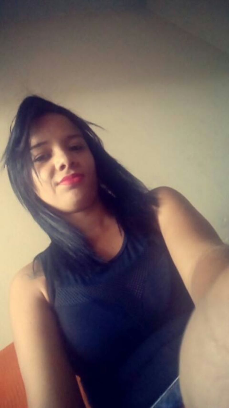 Mulher é morta a facadas pelo namorado em Timóteo; filha presenciou o crime Kátia Flaiane Roque Sabra Silva foi atingida por cerca de dez facadas, 