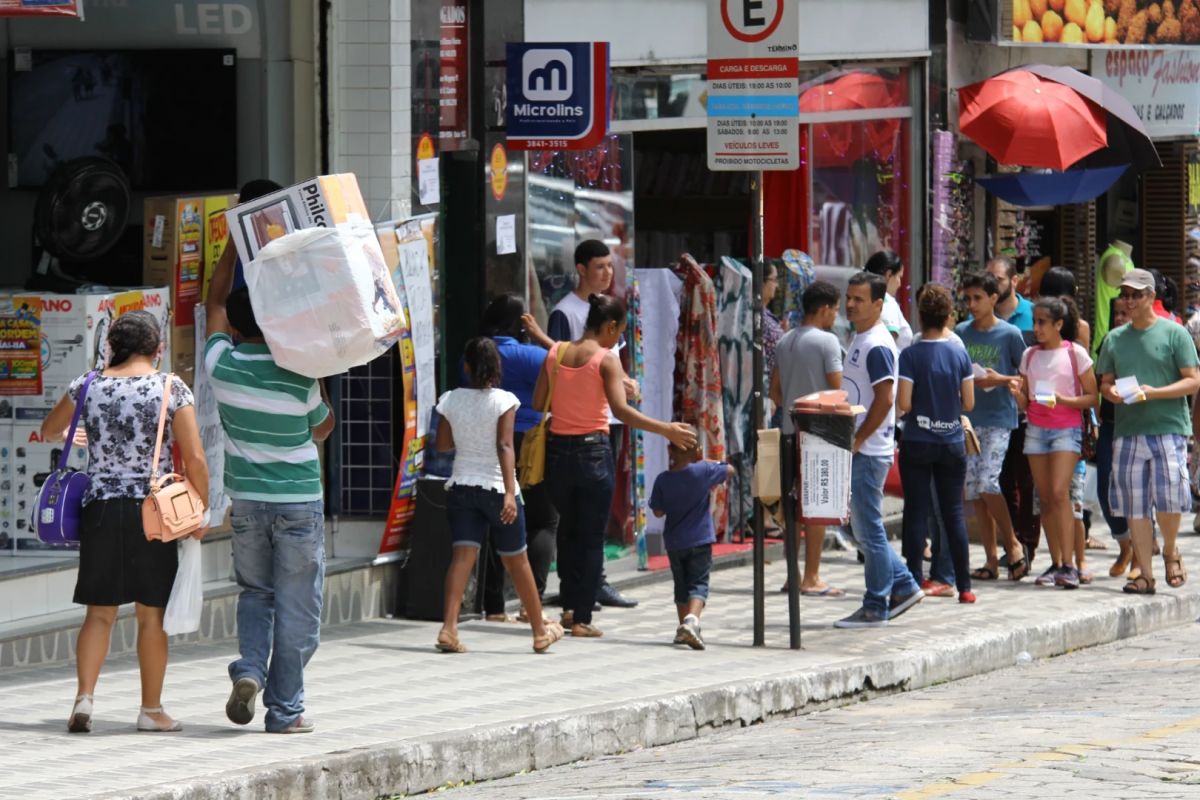 Comércio do Vale do Aço terá horário estendido na véspera do Dia dos Pais