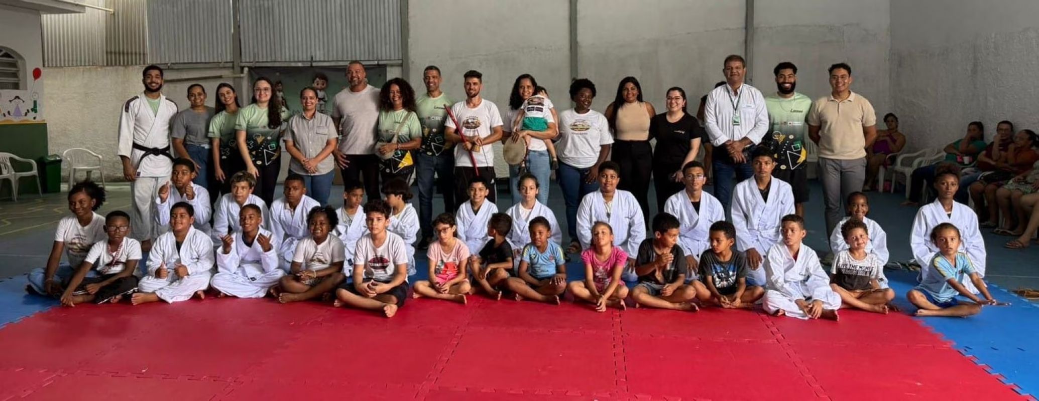 Cemig e Liespe entregam uniformes a crianças e jovens em Ipatinga; projeto gratuito continua com inscrições abertas