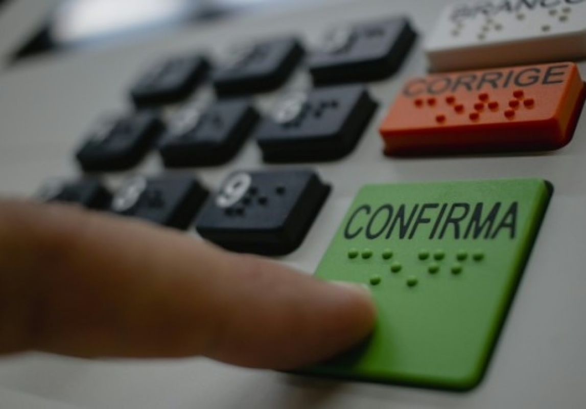 Cadastro eleitoral fecha em 6 de maio; eleitores devem regularizar título para votar