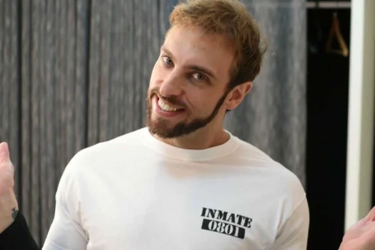 Justiça decide que Leo Lins não deve indenizar município por show polêmico