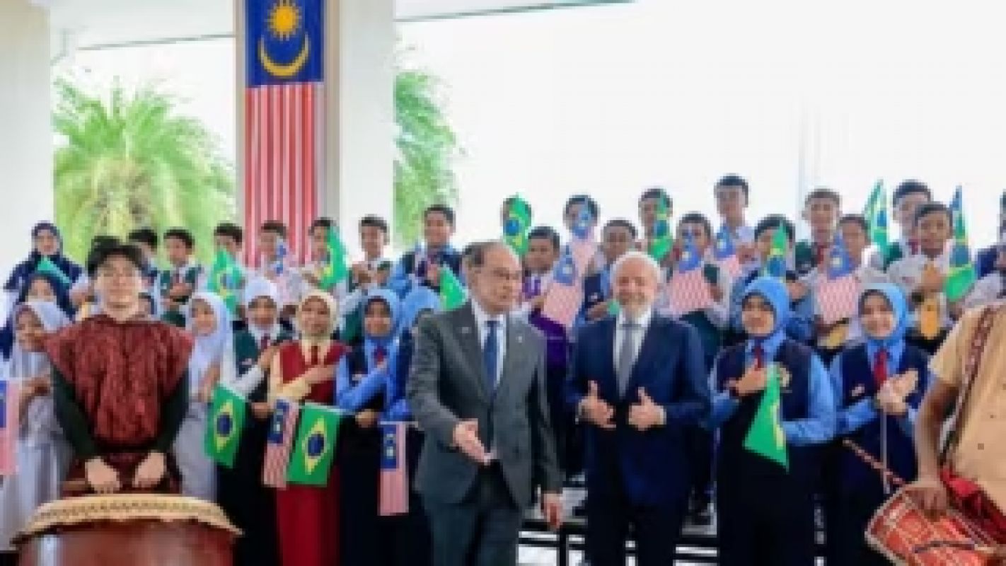  Lula fecha sete acordos de cooperação com Malásia na Cúpula da Asean