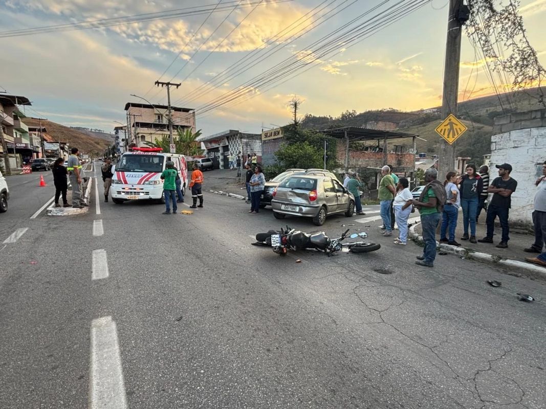 Vídeo: acidente entre moto e carros deixa dois feridos em João Monlevade