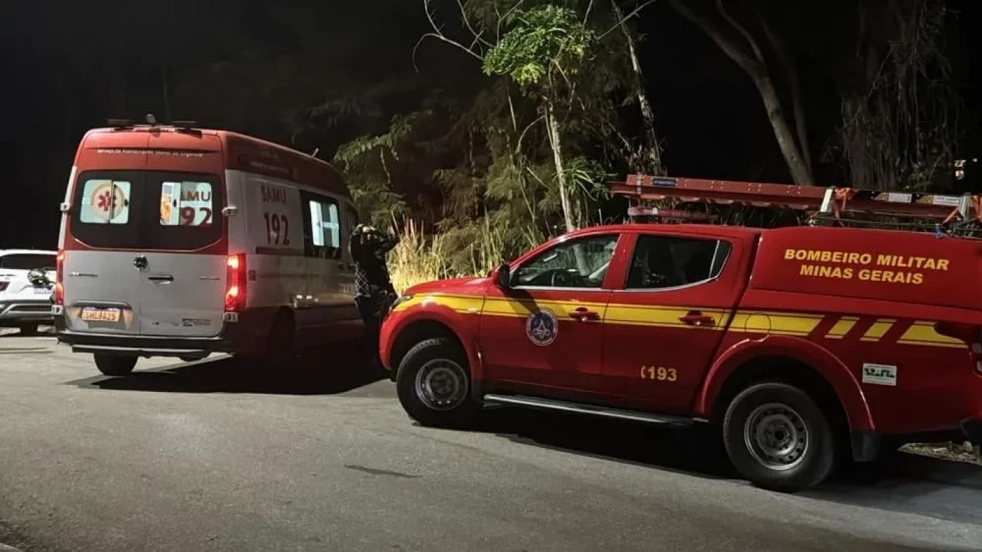 Pai e filhas ficam feridos após carro cair em ribanceira em Timóteo
