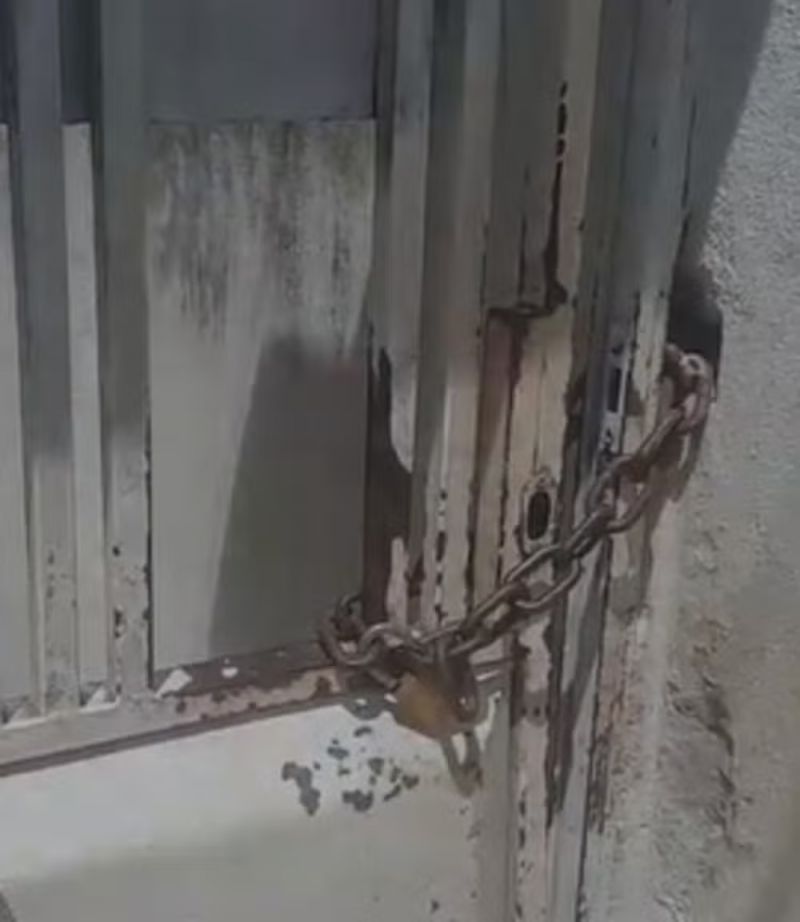 Menino de 3 anos é encontrado sozinho em casa após PM de folga ouvir gritos de socorro, em Governador Valadares