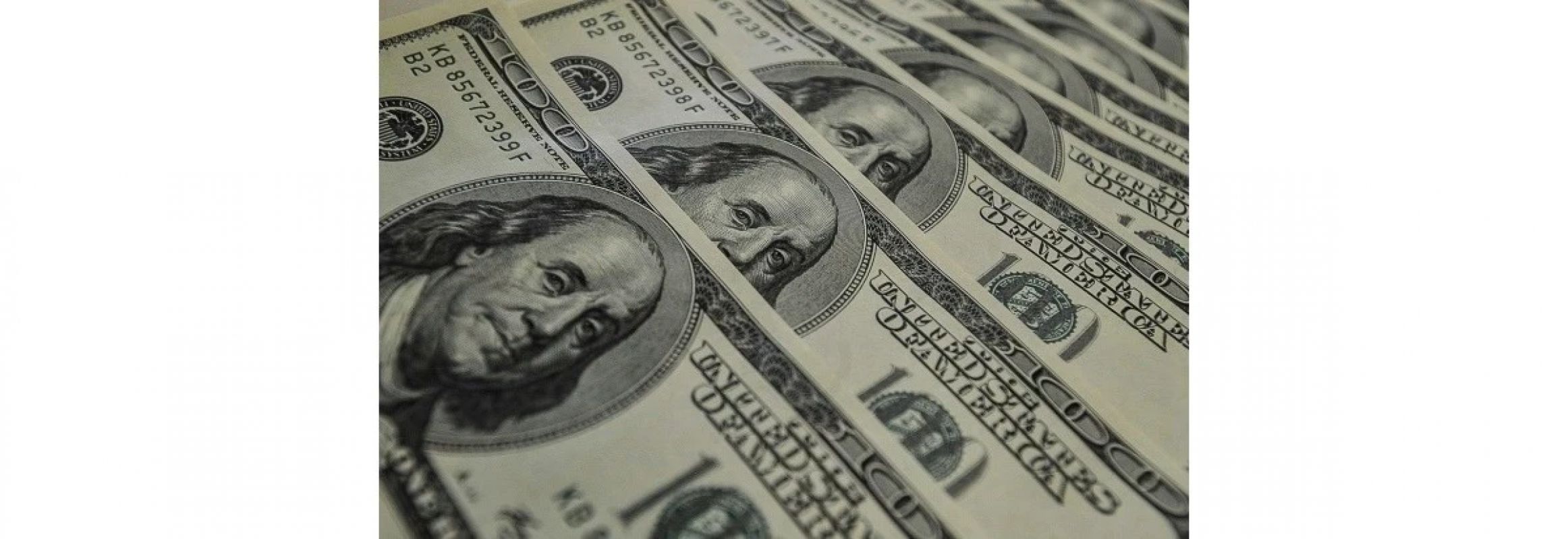  Dólar atinge menor cotação em 15 meses, mas Bolsa fecha em queda