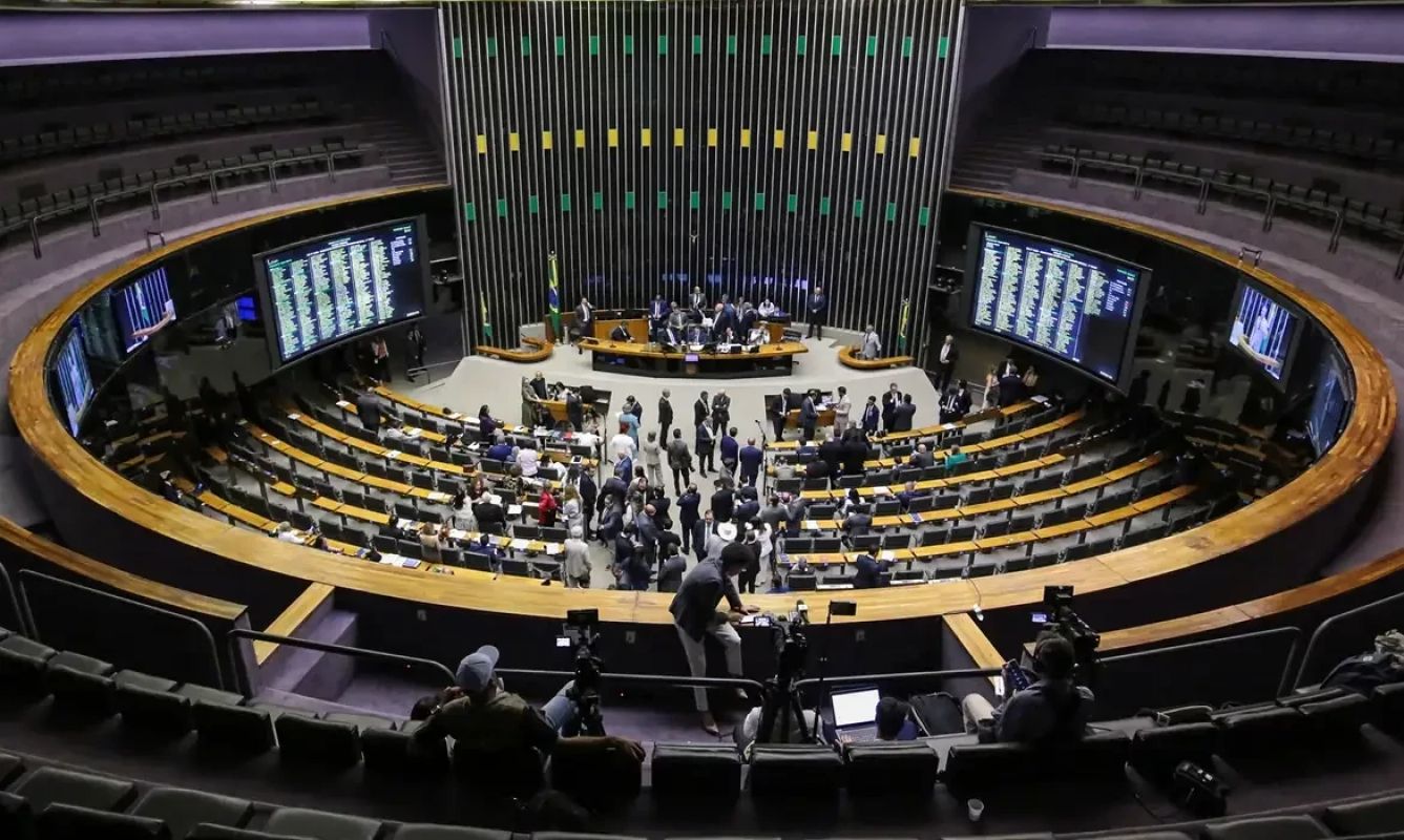  Câmara vota isenção de Imposto de Renda para salários de até R$ 5 mil